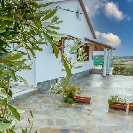 Elaionas And Holiday home