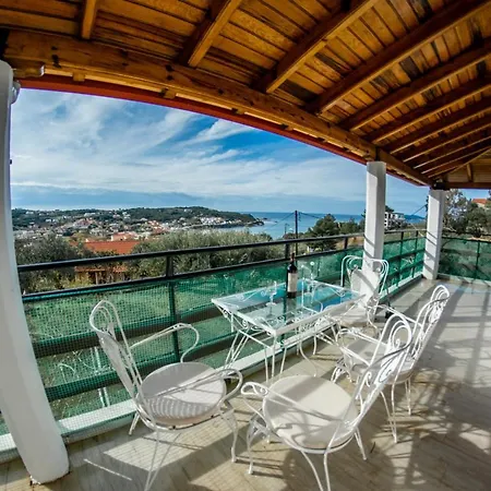Holiday home Elaionas And