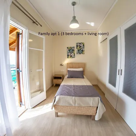 Elaionas And Case de vacanță Agios Stefanos Avliotes (Corfu)